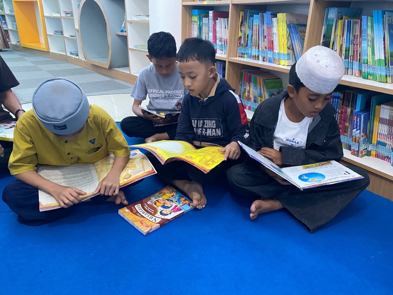 membaca adalah jendela dunia