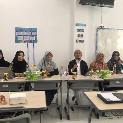 PELATIHAN KELOMPOK KERJA GURU (KKG) SEBAGAI UPAYA MENINGKATKAN KOMPETENSI DAN PROFESIONALISME GURU