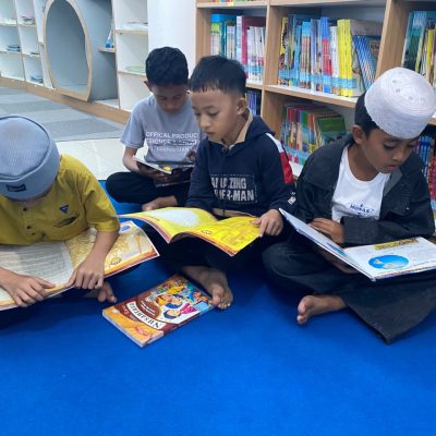 membaca adalah jendela dunia